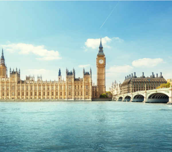 英国自费出国留学中介选哪个？IDP教育集团是您的不二选择！